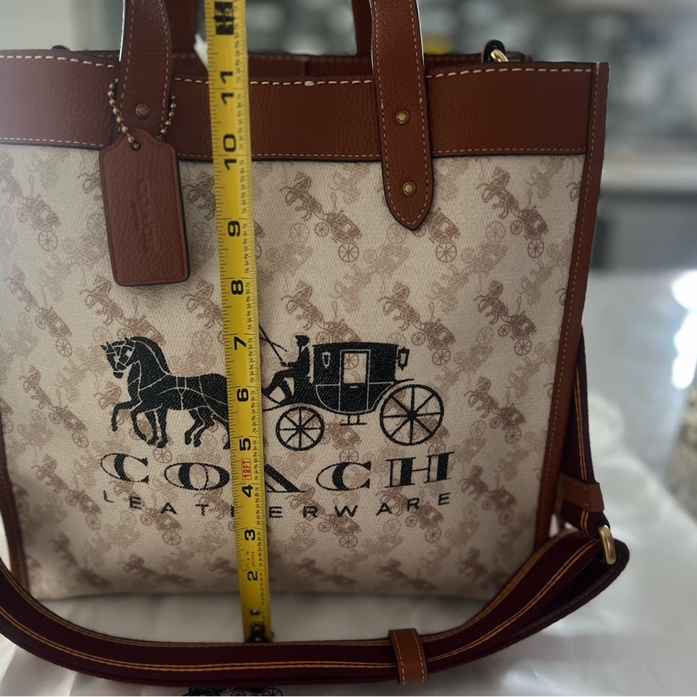 Beautiful Coach bag. - Picture 5 of 14